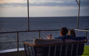 bonita-sundeck-couple
