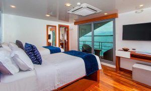 infinity yacht galapagos