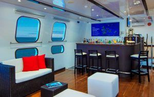 Natural Paradise Yacht