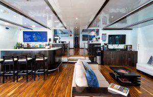 Natural Paradise Yacht