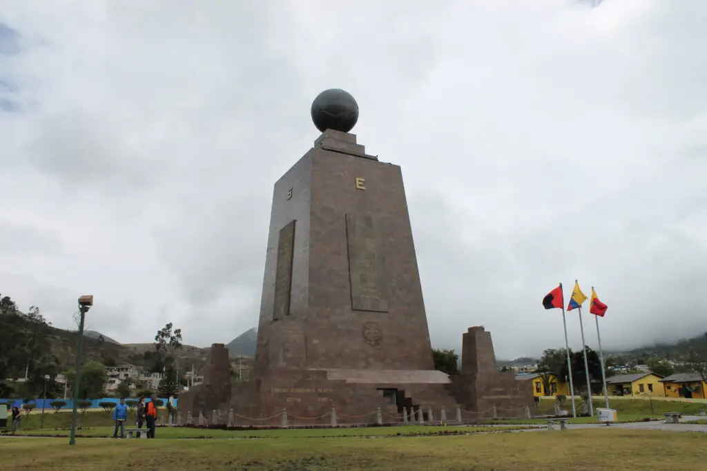 mitad del mundo tour